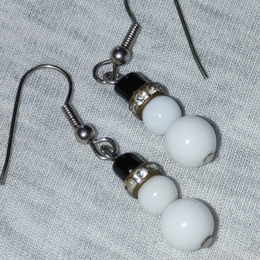Snowman Vtg milk glass rhinestone bead earrings